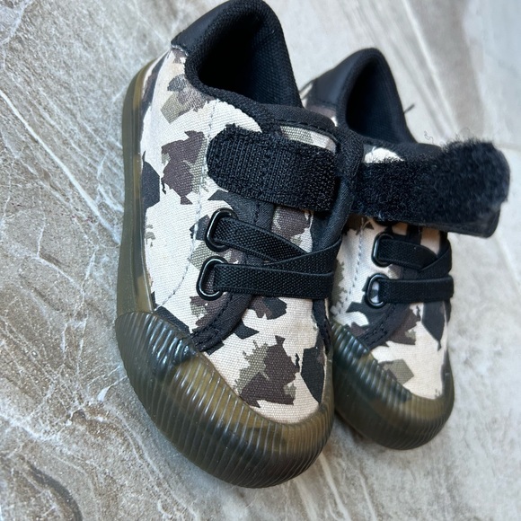 Cat & Jack Toddler Boy Camo Slip On Sneakers, Size 6 - Picture 10 of 11